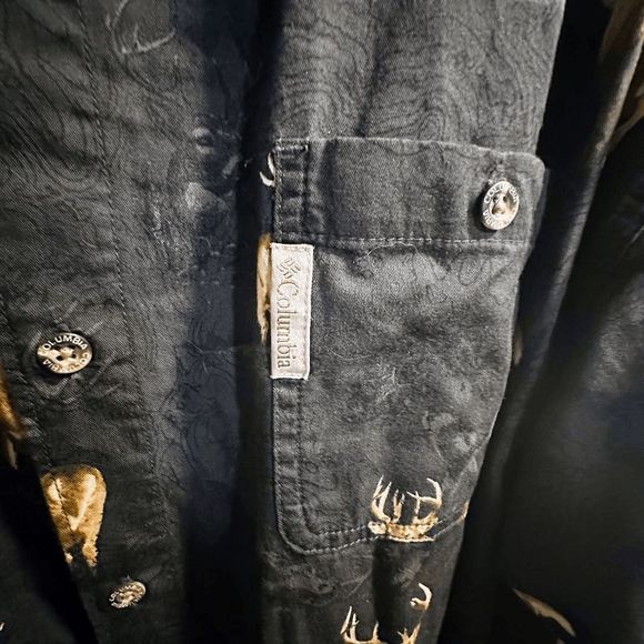 Columbia Button Down Shirt Men's XL Black River Lodge All Over Print Deer Huntin - Picture 2 of 3